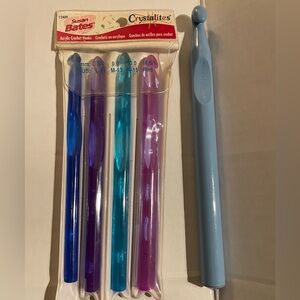 Bates Crystallites Acrylic Crochet Hooks - Blue, Purple, Pink L,M,N,P plus a Q